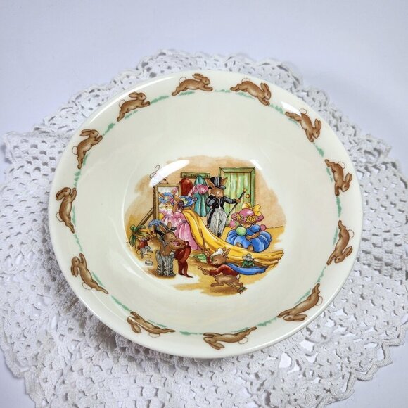 Royal Doulton Bunnykins 6" Bone China Cereal Soup Fruit Bowl "Dressing Up" - Picture 2 of 8